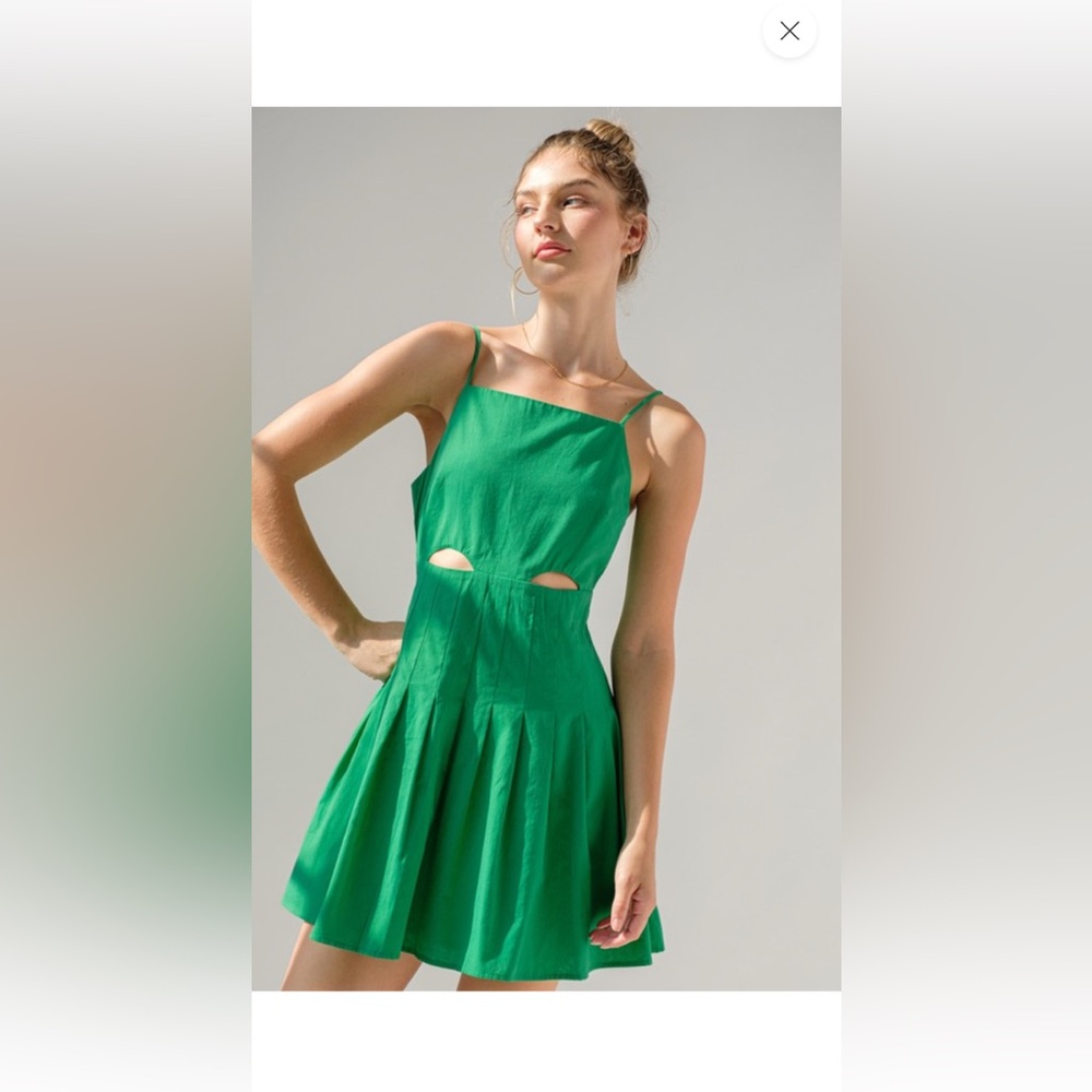 142. 100% Cotton Kelly green cutout Dress